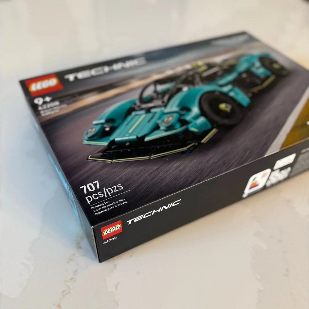Lego Aston Martin Valkyrie 42208 NEW - Picture 4 of 4